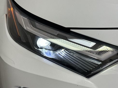 Used 2025 Toyota RAV4 XSE w/ Advanced Technology Package AWD/4WD image 9