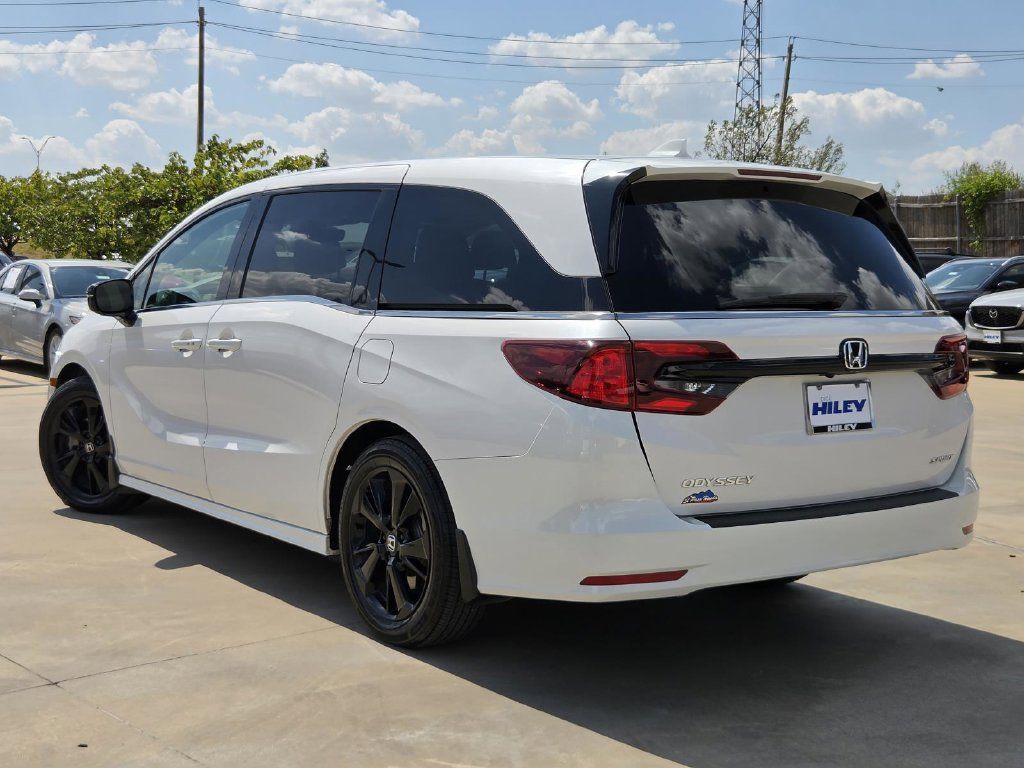 Used 2024 Honda Odyssey Sport image 3