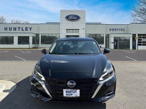 Used 2024 Nissan Altima 2.5 SV w/ SV Premium Package image 3