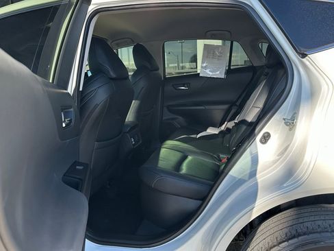 Used 2022 Toyota Venza XLE image 20