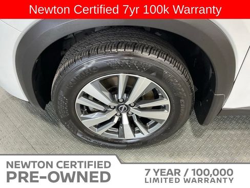 Used 2025 Nissan Pathfinder SL FWD image 45