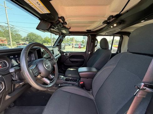 Used 2024 Jeep Gladiator Sport AWD/4WD image 13