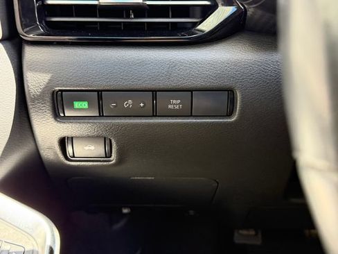 Certified 2022 Nissan Sentra SR w/ Midnight Edition FWD image 12