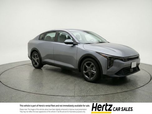 Used 2025 Kia K4 LXS image 1