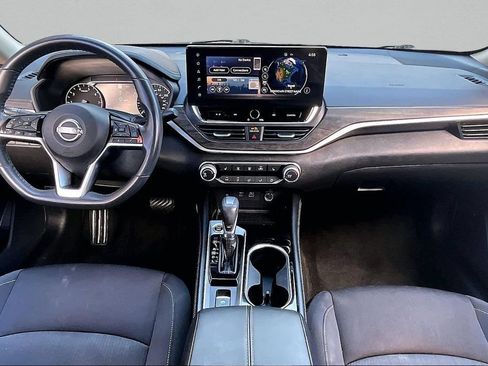 Used 2024 Nissan Altima 2.5 SV w/ SV Premium Package AWD/4WD image 8