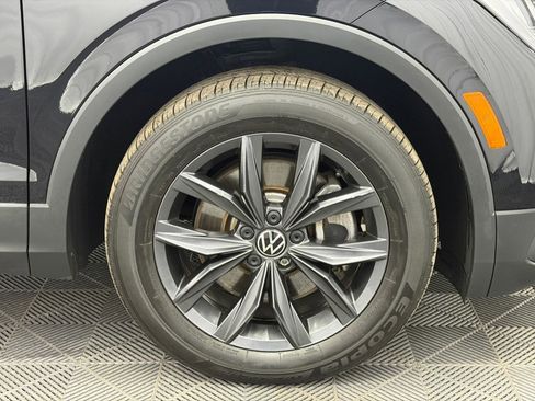 Used 2023 Volkswagen Tiguan SE AWD/4WD image 35