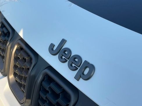 Used 2025 Jeep Compass Trailhawk AWD/4WD image 5