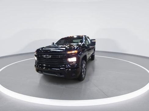 Used 2024 Chevrolet Silverado 2500 Custom w/ Custom Value Package AWD/4WD image 4