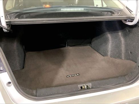 Used 2025 Nissan Versa SV FWD image 4