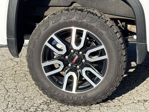 Used 2025 GMC Sierra 1500 AT4 w/ AT4 Premium Package image 9