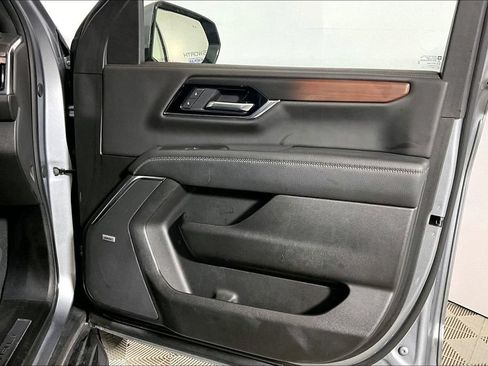 Used 2025 GMC Yukon Denali AWD/4WD image 19