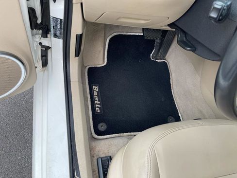 Used 2013 Volkswagen Beetle TDI image 26