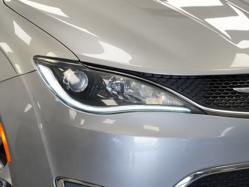 Certified 2019 Chrysler Pacifica Touring Plus w/ Tire & Wheel Group FWD image 7