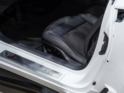 Used 2016 Chevrolet Corvette Z06 w/ 3LZ Preferred Equipment Group image 22