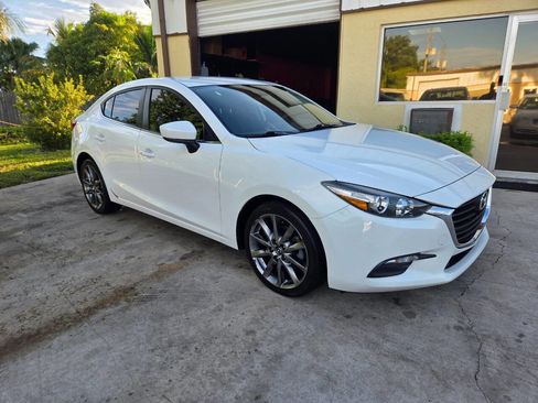 Used 2018 MAZDA MAZDA3 Touring image 2