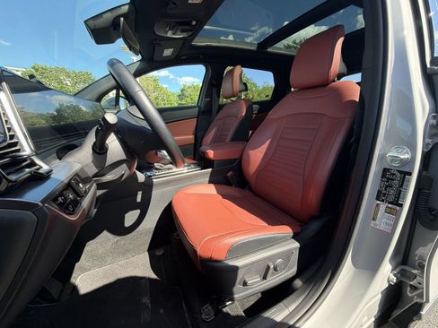 Used 2025 Kia Sportage SX AWD/4WD image 11