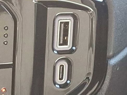 Used 2025 Chevrolet Silverado 2500 LT w/ Convenience Package image 25