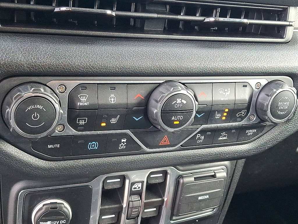 Used 2024 Jeep Wrangler Unlimited w/ Convenience Group AWD/4WD image 25