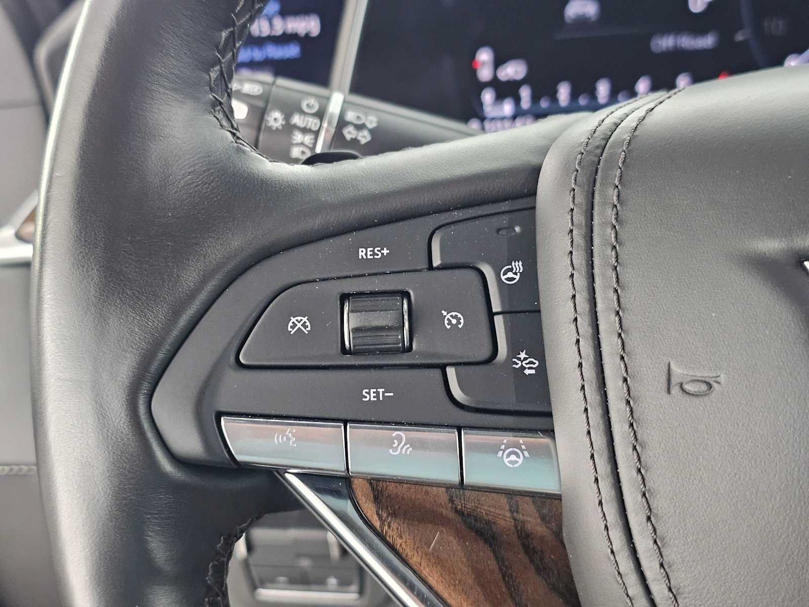 Certified 2024 Cadillac Escalade ESV Premium Luxury Platinum AWD/4WD image 30