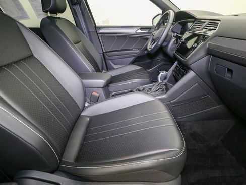 Certified 2024 Volkswagen Tiguan SE R-Line AWD/4WD image 23