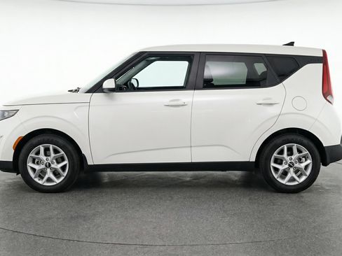 Used 2025 Kia Soul LX w/ LX Technology Package image 5