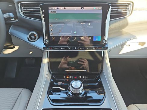 New 2025 Jeep Wagoneer 4WD image 11