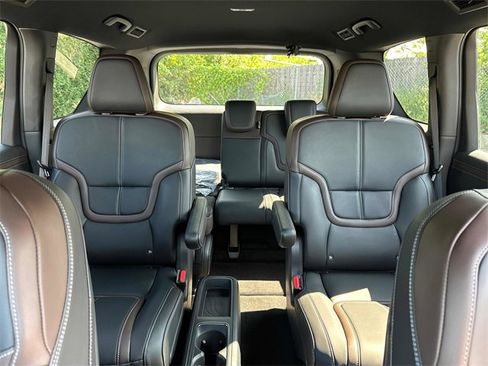 New 2025 Nissan Armada SL w/ Captain's Chari Seat Package image 10