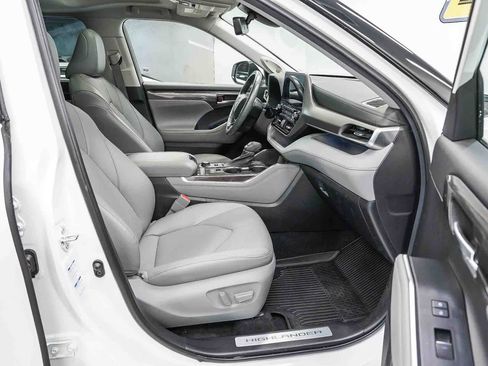 Used 2022 Toyota Highlander Limited AWD/4WD image 17