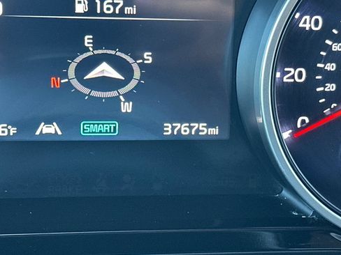 Used 2024 Kia Carnival EX FWD image 26
