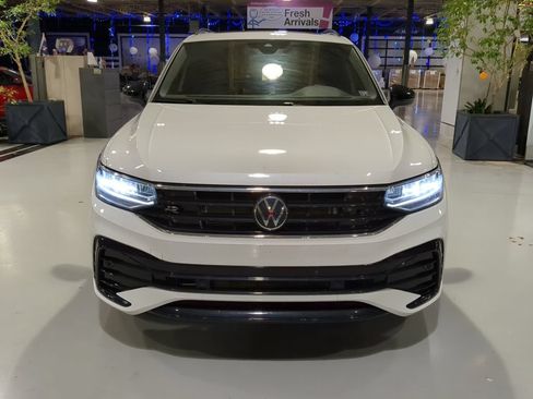 Used 2024 Volkswagen Tiguan SE R-Line AWD/4WD image 3