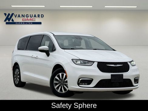 Used 2023 Chrysler Pacifica Touring-L FWD image 2
