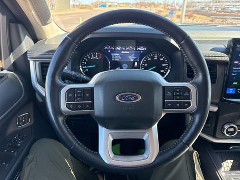 Used 2024 Ford Expedition XLT image 29