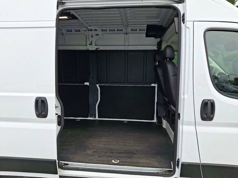 Used 2025 RAM ProMaster 2500 w/ Convenience Group FWD image 10