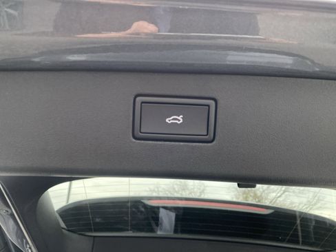 New 2025 Volkswagen Tiguan SE image 26