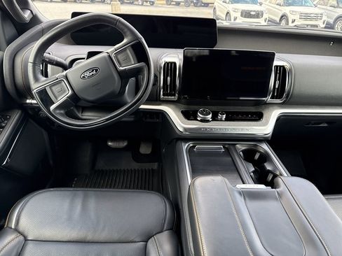 Used 2025 Ford Expedition Tremor image 23