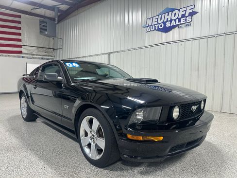 Used 2006 Ford Mustang GT image 3