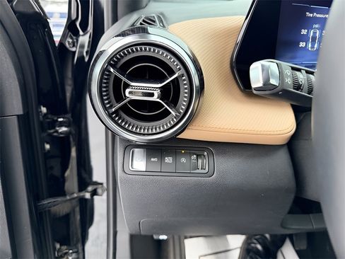 Used 2025 Chevrolet Equinox ACTIV w/ Safety and Technology Package image 23