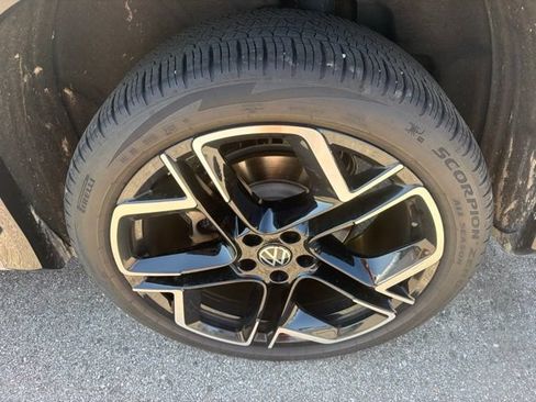 Used 2025 Volkswagen Tiguan SEL R-Line AWD/4WD image 7