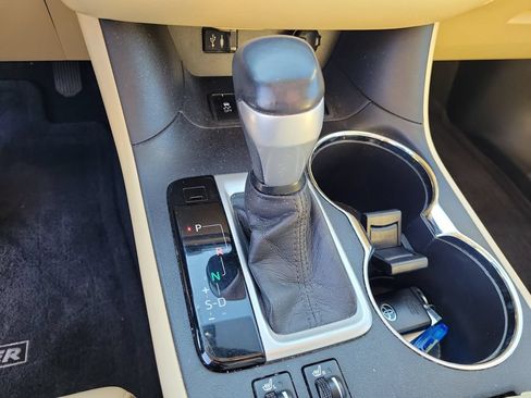 Used 2015 Toyota Highlander XLE FWD image 39
