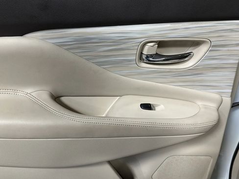 Used 2015 Nissan Murano Platinum w/ Platinum Technology Package image 12