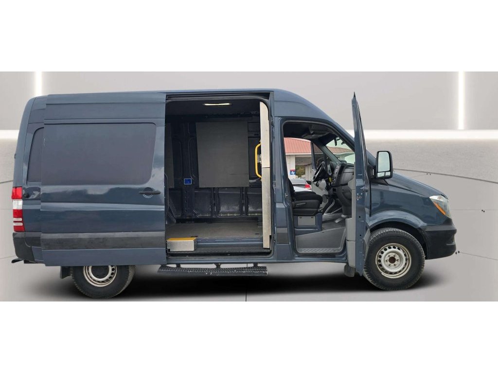 Used 2018 Mercedes-Benz Sprinter 2500 image 27