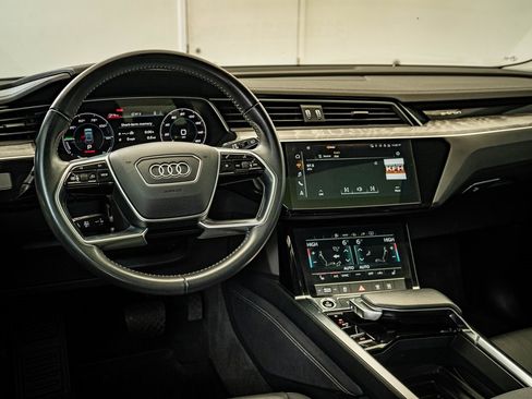 Used 2021 Audi e-tron Premium w/ Convenience Plus Package image 4