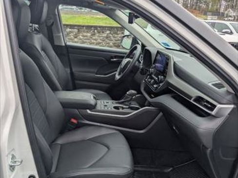 Certified 2024 Toyota Highlander XLE AWD/4WD image 22