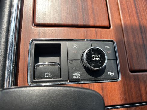 Used 2020 Lincoln Navigator L Reserve w/ Equipment Group 208A Reserve AWD/4WD image 16
