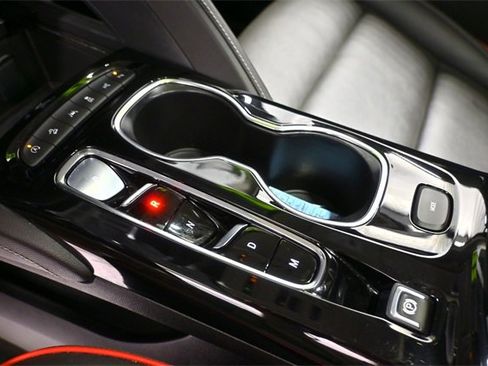 Certified 2022 Buick Envision Essence w/ Technology Package II image 29