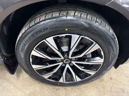 Used 2024 Volvo XC60 B5 Core w/ Climate Package image 25