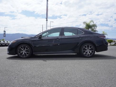 Used 2023 Toyota Camry SE image 7