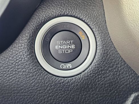 Used 2019 RAM 1500 Laramie image 25