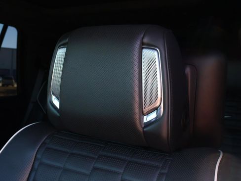 Used 2023 Cadillac Escalade V w/ LPO, ONYX Package image 23