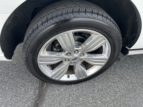 Used 2023 Ford Expedition Platinum image 14